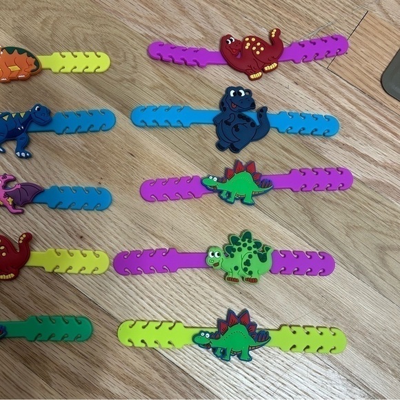 Dinosaur Ear Saver Bundle Kids Face Mask Holder Silicone Reusable Colorful NEW - Picture 4 of 5
